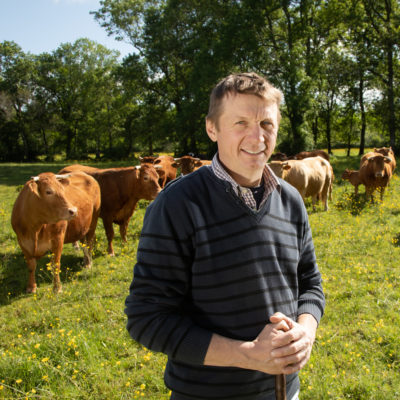 Lionel EGRETIER éleveur de vache en agriculture biologique